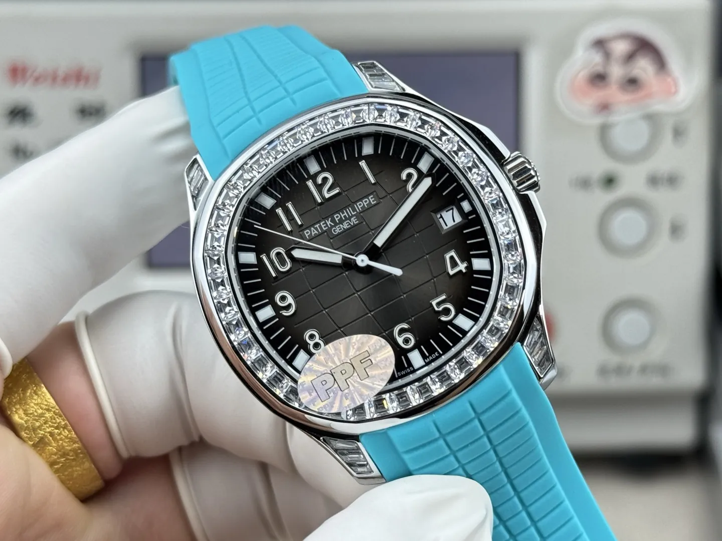 PPF Luxury Patek Philippe Aquanaut 5167 Replica Gradient Rock Grey Dial Diamond-Set Bezel Tiffany Blue Rubber Strap Watch Side Profile Of The Dial 1