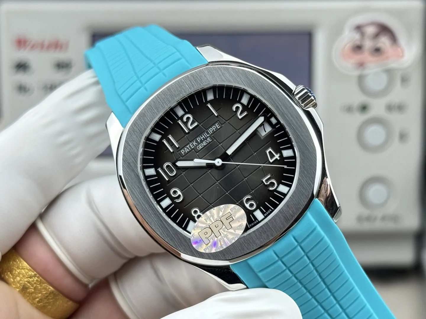 PPF Factory Patek Philippe Aquanaut 5167A Replica Sunburst Charcoal Gray Dial Tiffany Blue Rubber Strap Luxury Watch Side Profile Of The Dial 1