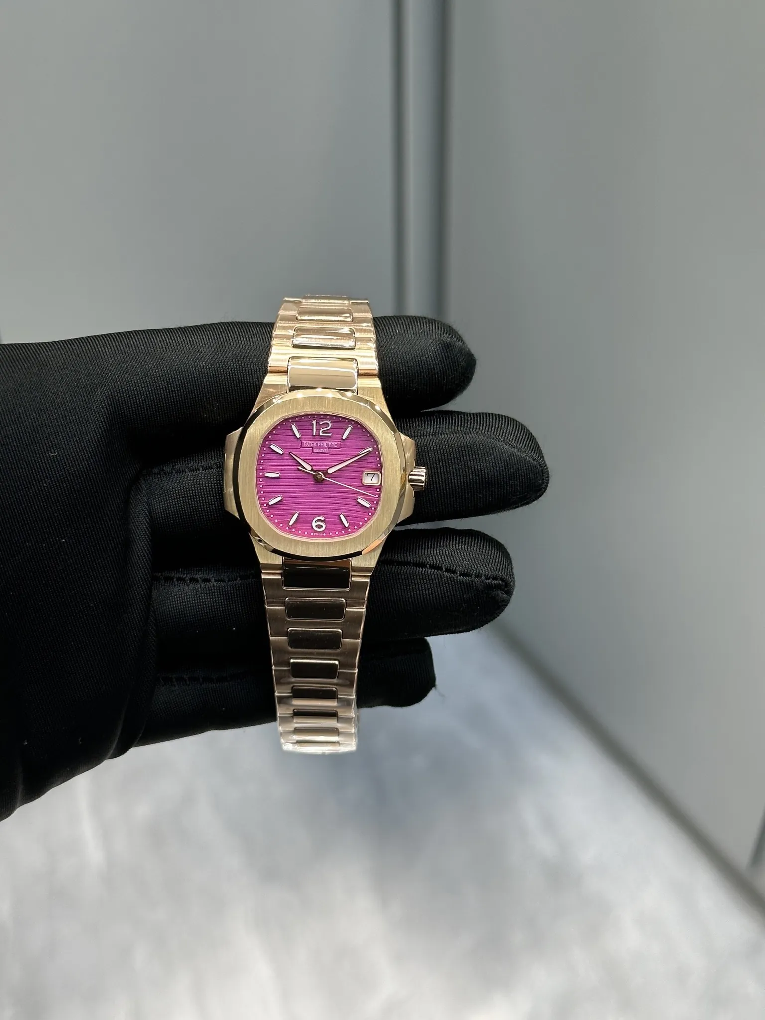 Luxury Patek Philippe Nautilus 7010 Replica Bordeaux Purple Wave Dial 32mm Rose Gold-Tone Case Women’s Watch Front View