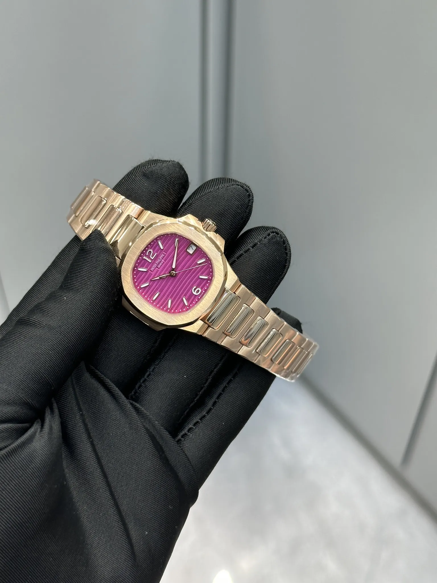 Luxury Patek Philippe Nautilus 7010 Replica Bordeaux Purple Wave Dial 32mm Rose Gold-Tone Case Women’s Watch Side Profile Of The Dial