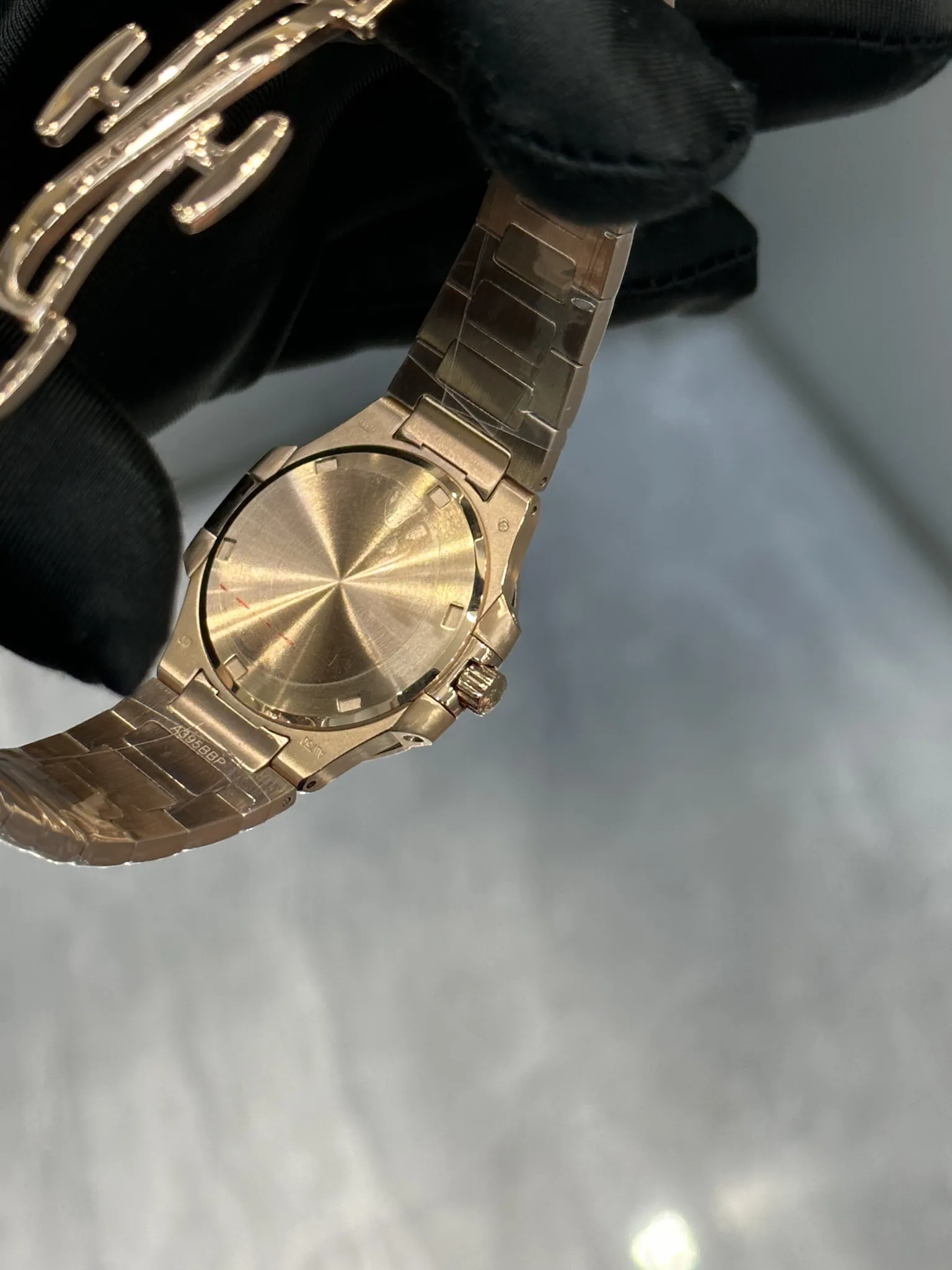 Luxury Patek Philippe Nautilus 7010 Replica Bordeaux Purple Wave Dial 32mm Rose Gold-Tone Case Women’s Watch Case Back