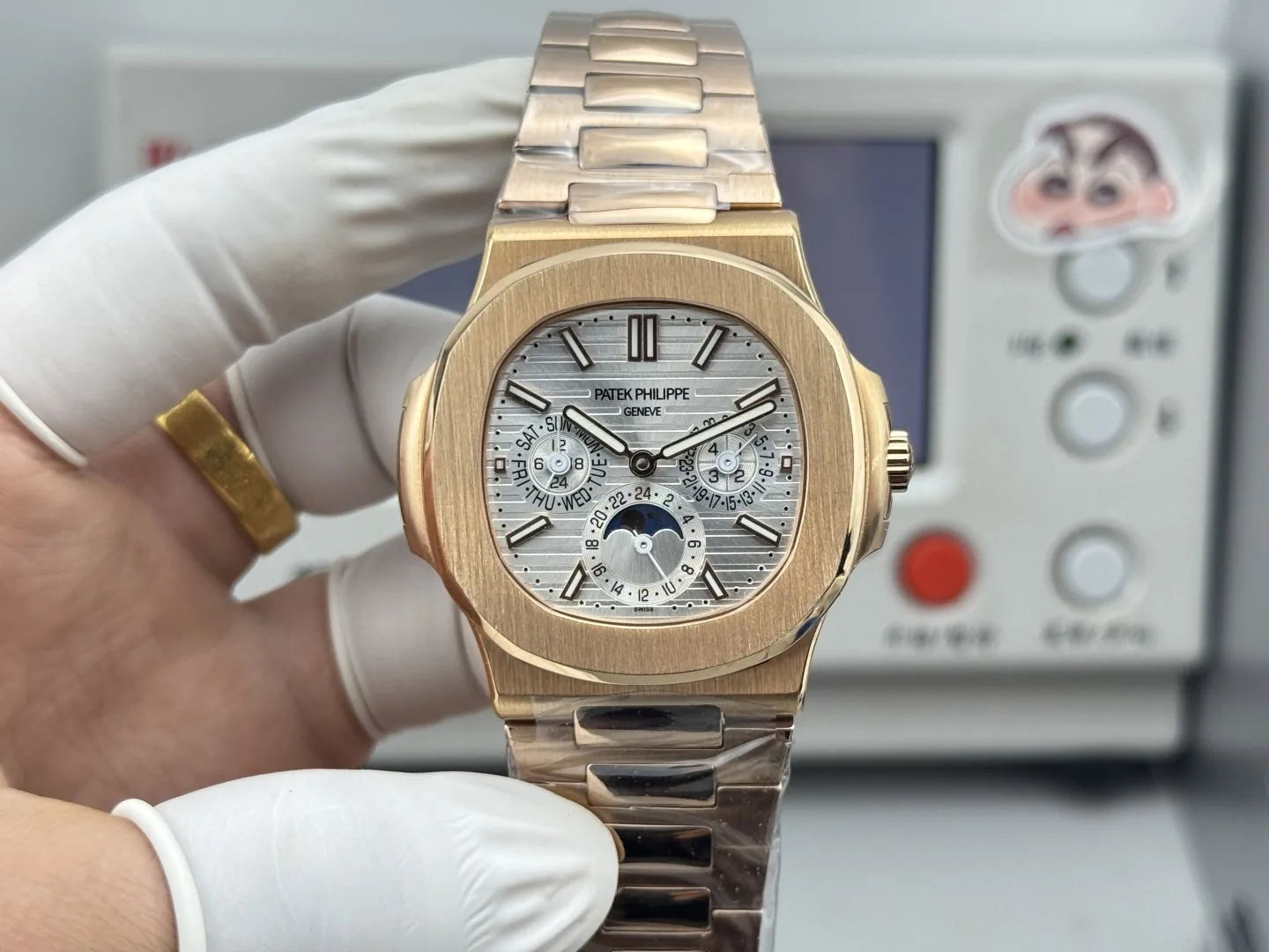 Patek Philippe Nautilus 5740/1G-001 Replica Silver Horizontal Dial 40mm Rose Gold Tone Case Luxury Men's Watch Front View