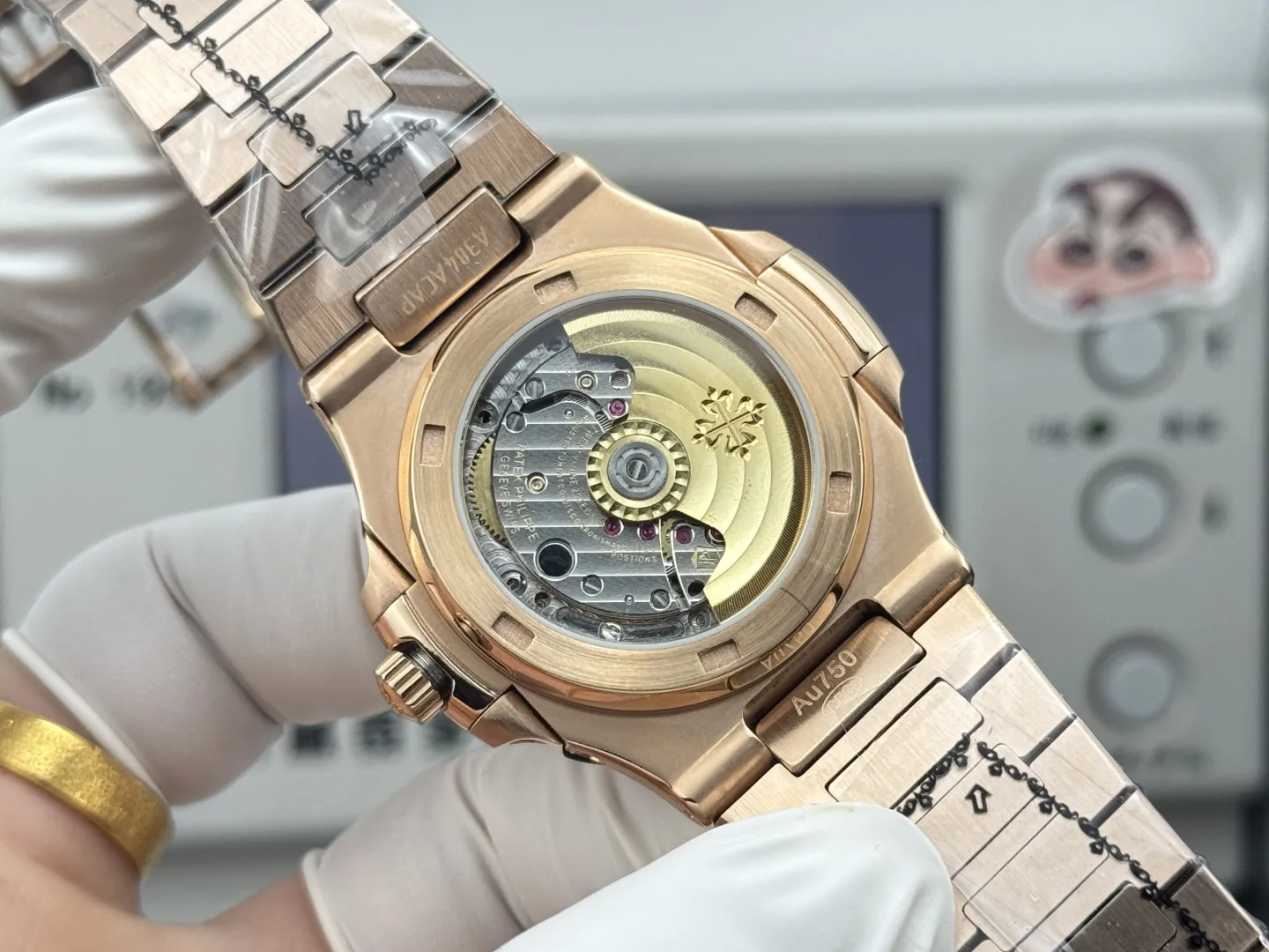 Patek Philippe Nautilus 5740/1G-001 Replica Silver Horizontal Dial 40mm Rose Gold Tone Case Luxury Men's Watch Case Back